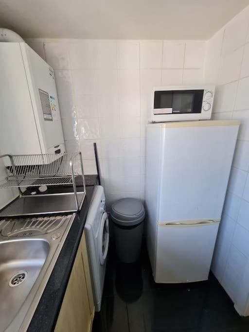 Elegant 2 Bed, 2 Bath Apartment *