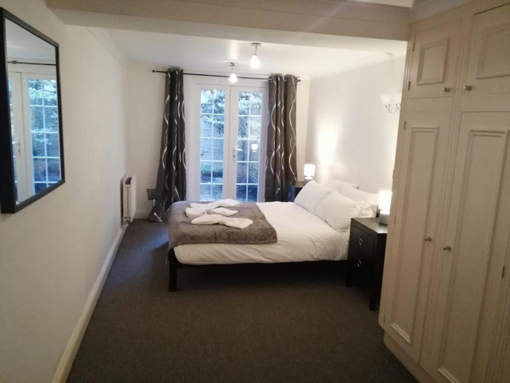 Entire 2-bedroom Flat In Camden * Londen