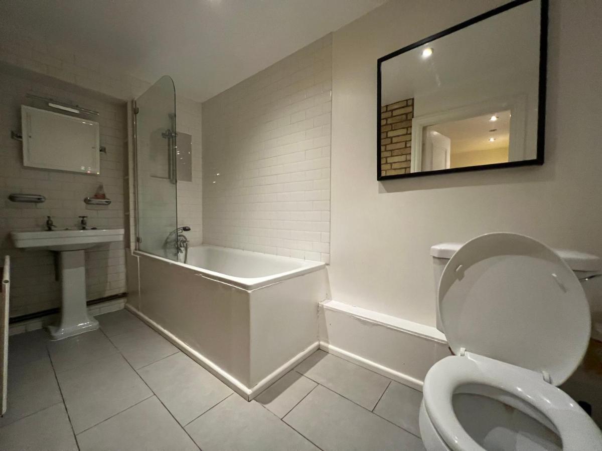 Entire 2-bedroom Flat In Camden Londen