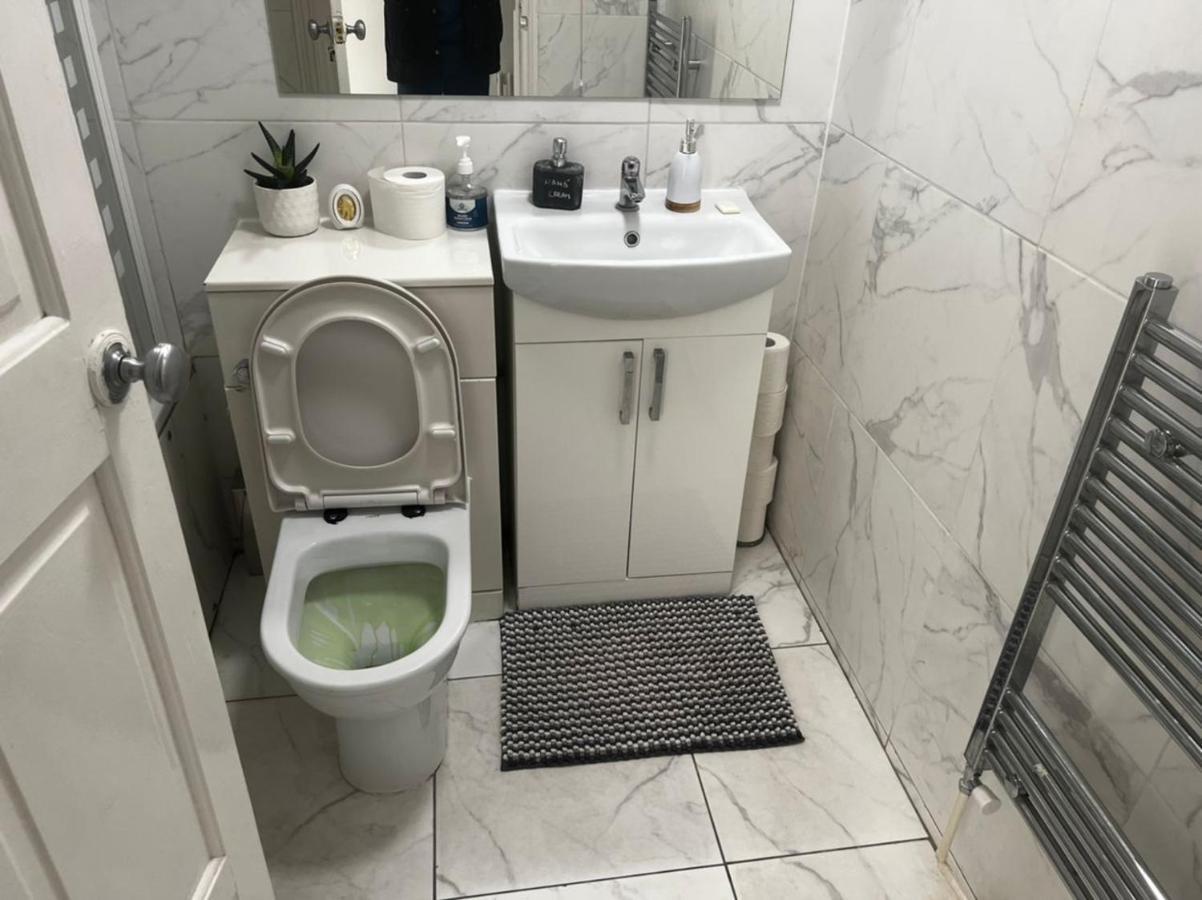 Cosy 2-bedroom Flat In Finsbury Park, Modern, Convenient & Close To London! Apartment London