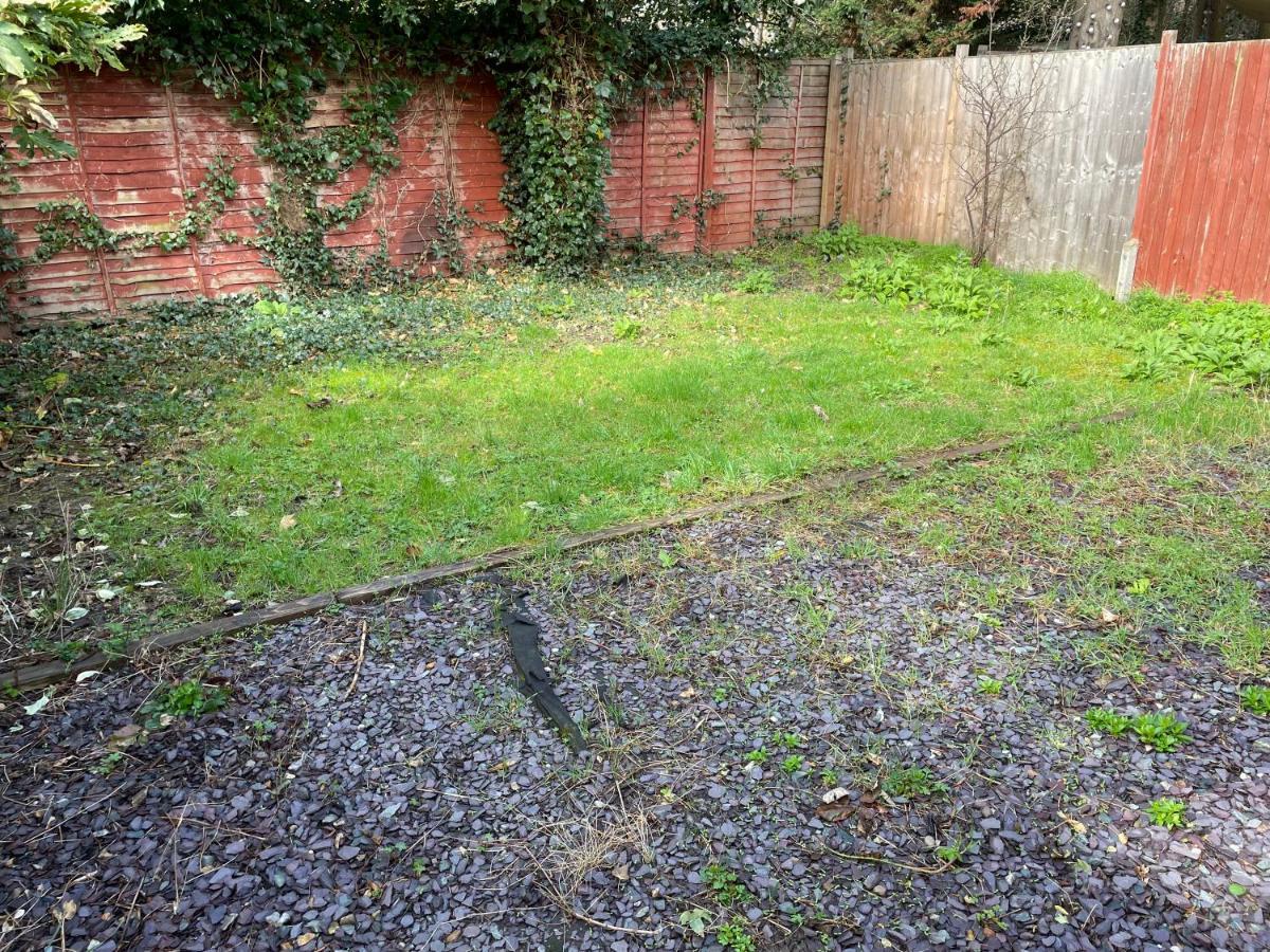 Super Convenient For - Large 2 Double Bed 30 Seconds Walk To Platform Train Station And 19 Mins To Waterloo Apartment *