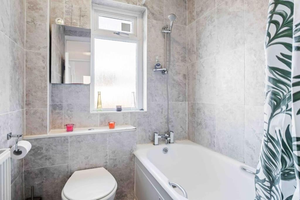 Duplex 3 Bedroom Flat Golders * Londra
