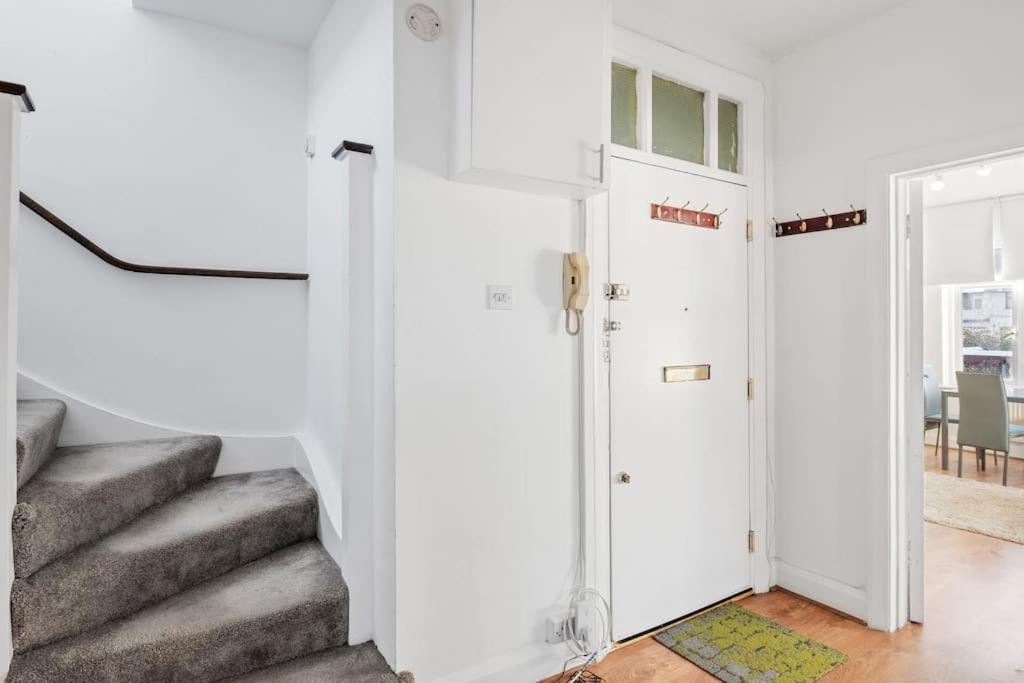 Duplex 3 Bedroom Flat Golders Londra
