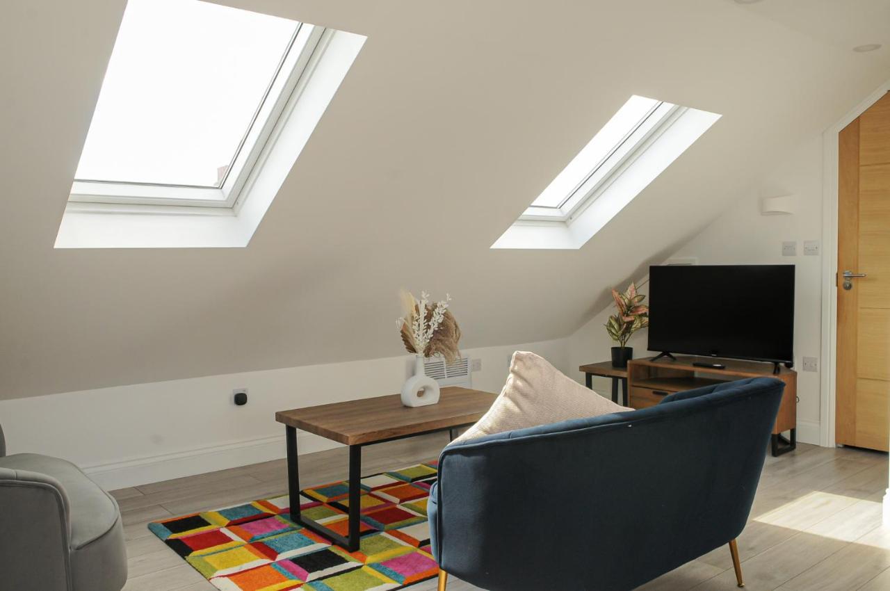 Appartement Luxury 5 Star - Parking, Garden, Nr Greater Metro Stations Londen