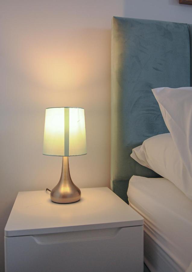 Luxury 5 Star - Parking, Garden, Nr Greater Metro Stations Appartement Londen