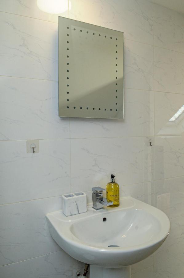 Luxury 5 Star - Parking, Garden, Nr Greater Metro Stations Appartement *
