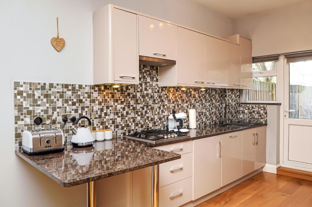 Luxury 5 Star - Parking, Garden, Nr Greater Metro Stations Appartement *