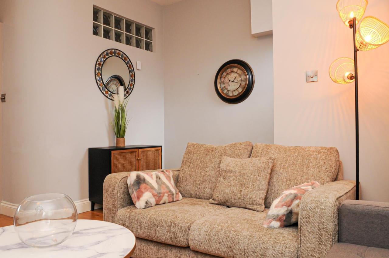 Luxury 5 Star - Parking, Garden, Nr Greater Metro Stations Appartement *