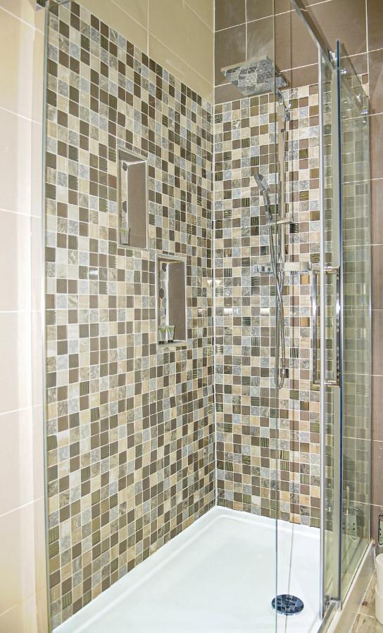 Luxury 5 Star - Parking, Garden, Nr Greater Metro Stations * Londen