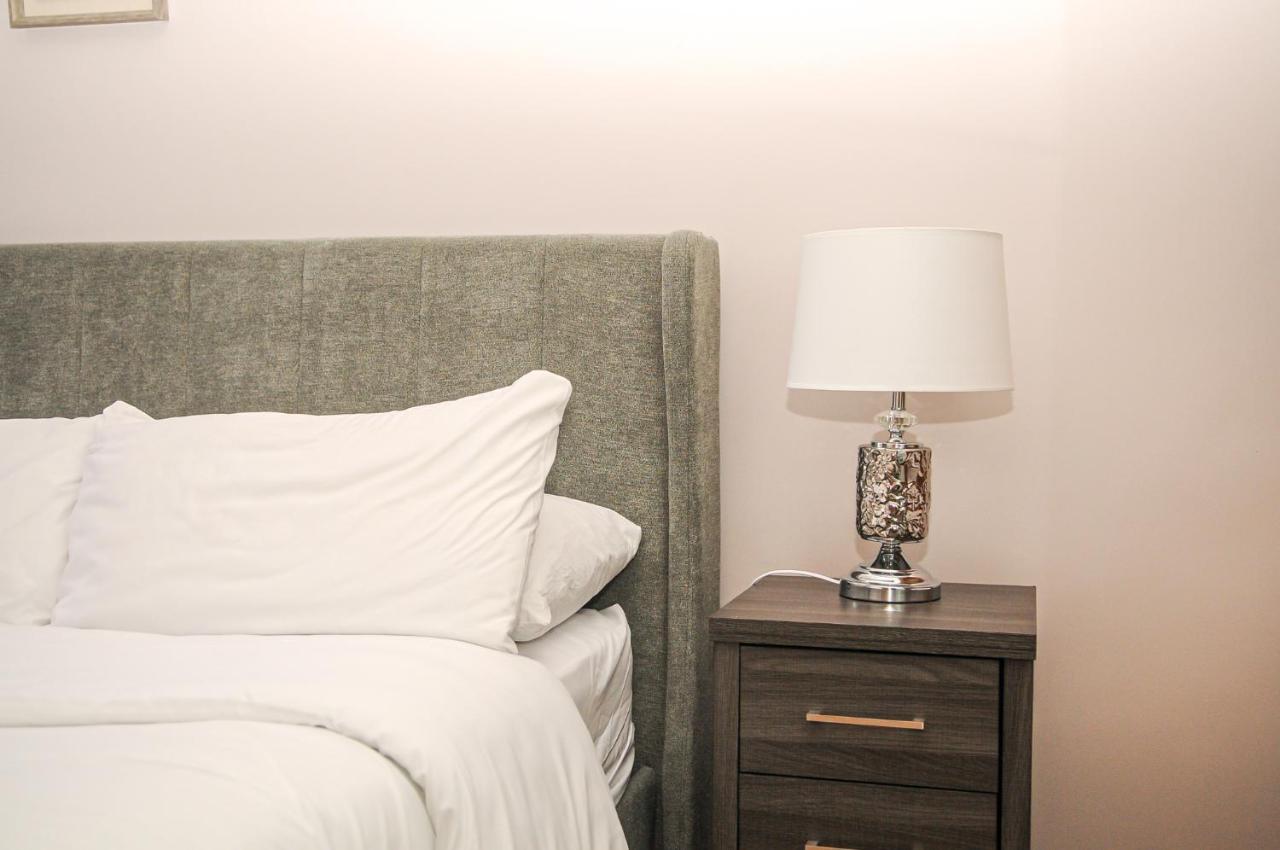 Luxury 5 Star - Parking, Garden, Nr Greater Metro Stations Appartement Londen