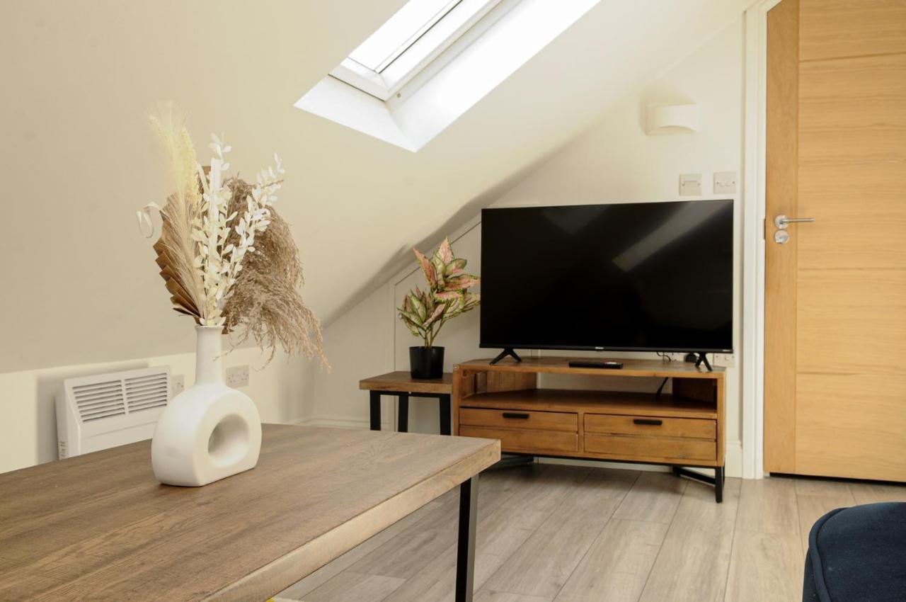 Luxury 5 Star - Parking, Garden, Nr Greater Metro Stations * Londen