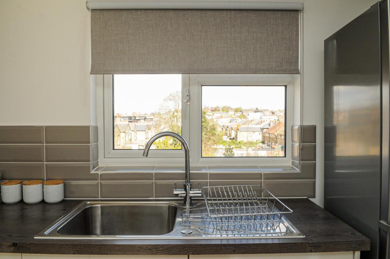 Appartement Luxury 5 Star - Parking, Garden, Nr Greater Metro Stations Londen