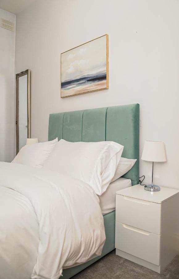 Appartement Luxury 5 Star - Parking, Garden, Nr Greater Metro Stations Londen