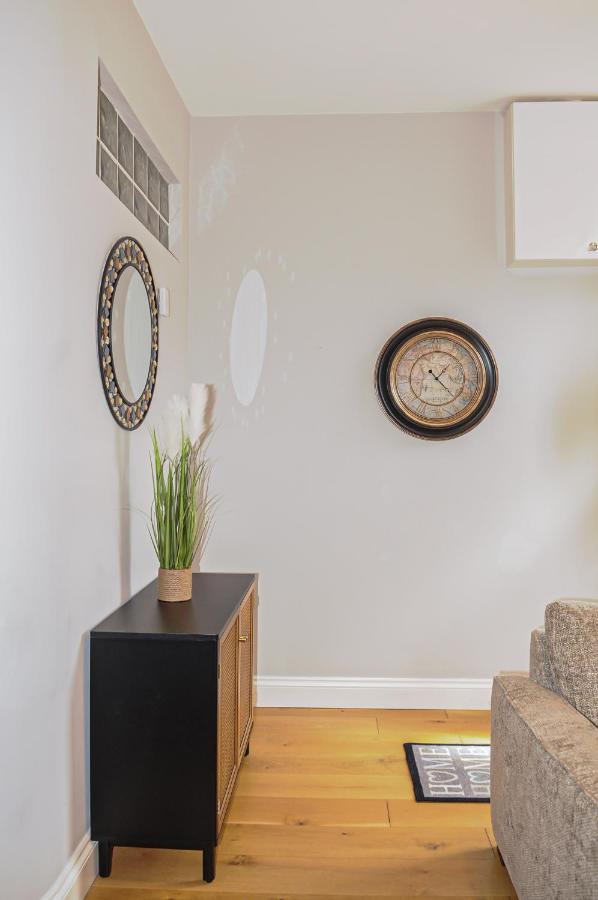 Luxury 5 Star - Parking, Garden, Nr Greater Metro Stations Londen