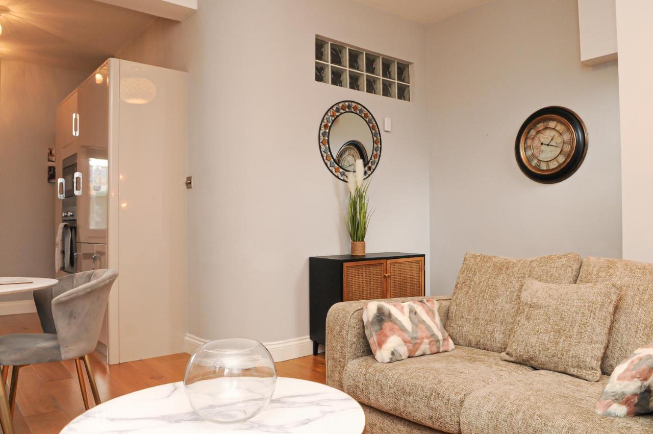 Luxury 5 Star - Parking, Garden, Nr Greater Metro Stations Appartement