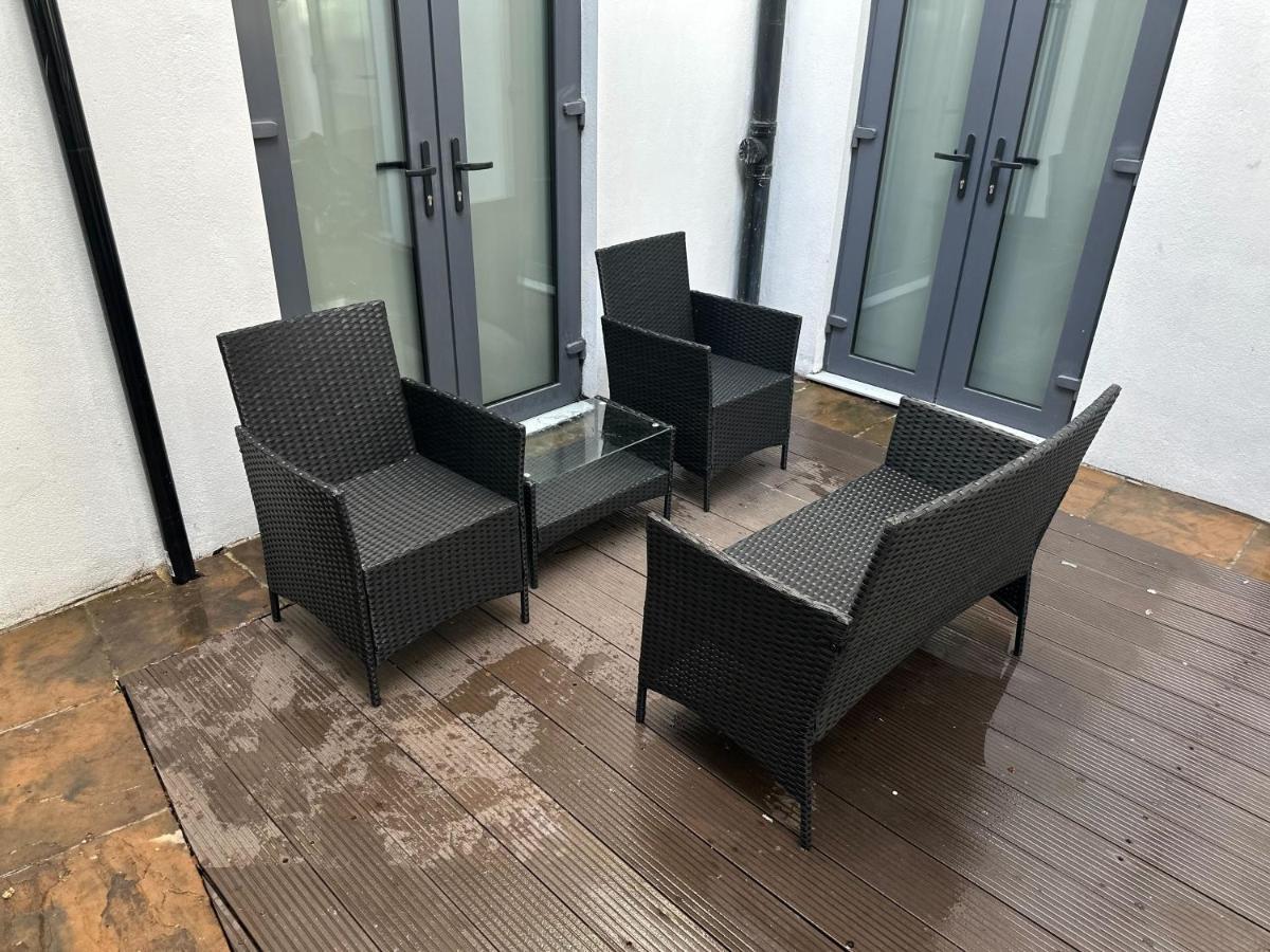 Joivy Stylish 3 Bed, 3 Bath House With Private Courtyard In Chelsea Semesterbostad