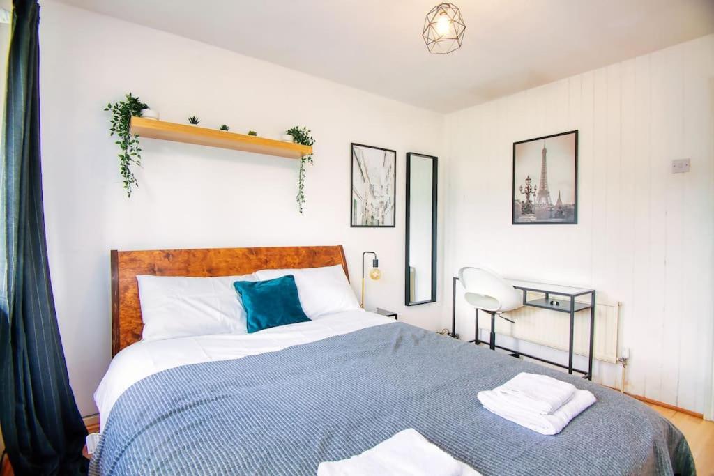 2 Bed Camden Mews Apartment London