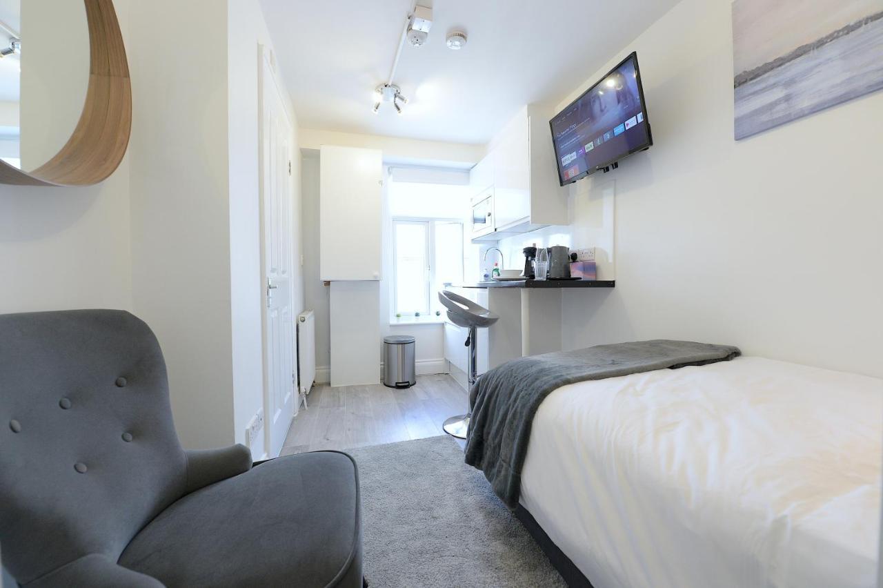 Apartment Very Close To Line Underground Shepherds Bush And Westfield Newly Refurbished London