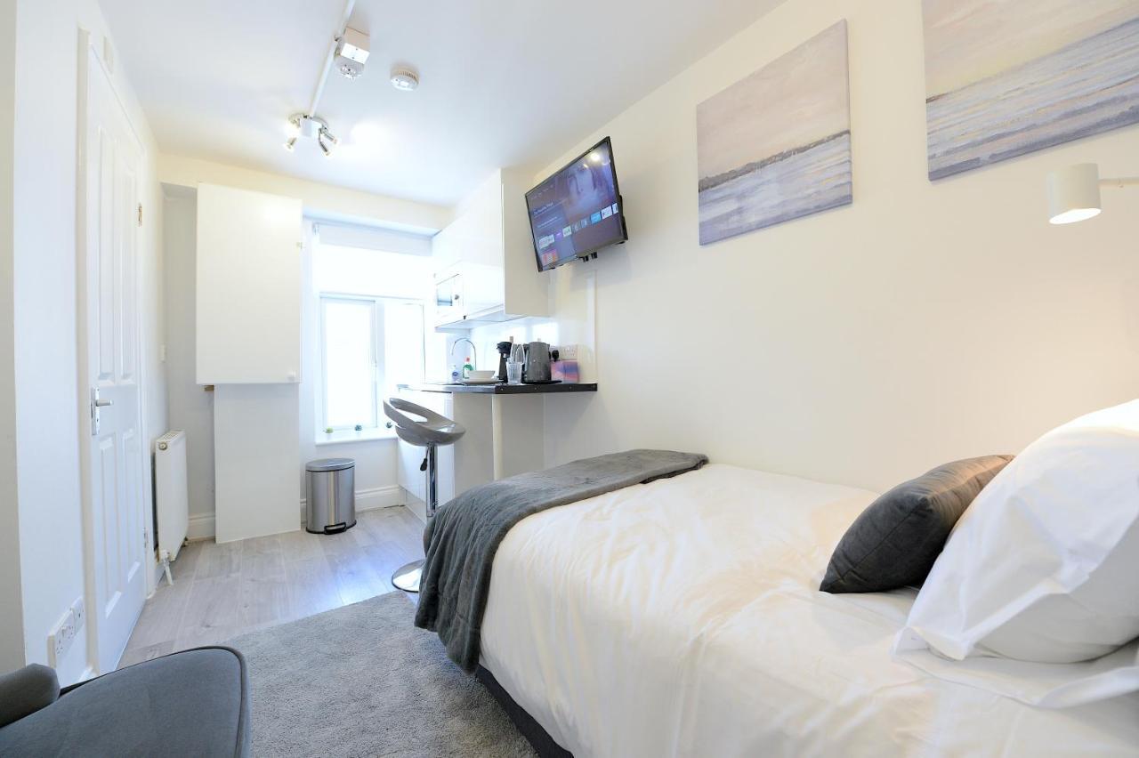 Very Close To Line Underground Shepherds Bush And Westfield Newly Refurbished Apartment