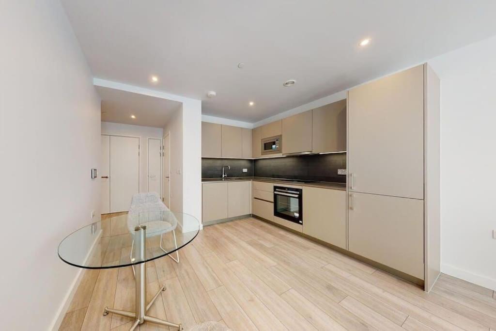 City View 1 Bedroom Flat Londra