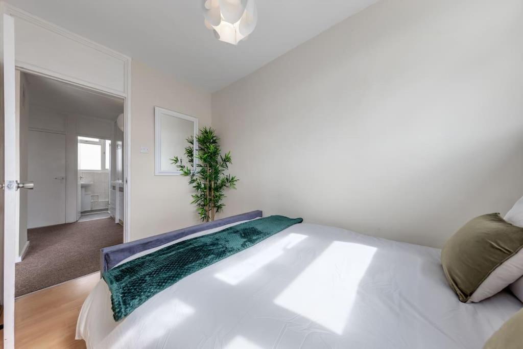 Hyde Park 4 Bedroom Superior Apartment London