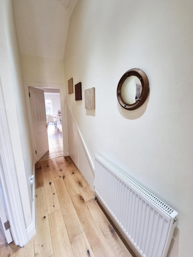 Oxford Gardens Apartment *