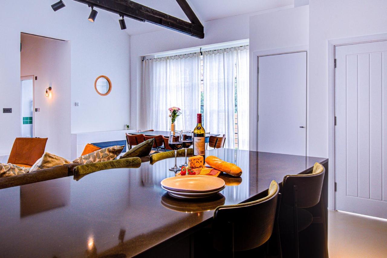 Stunning Penthouse Close To Queen's Park - Mega Fast Internet Leilighet London