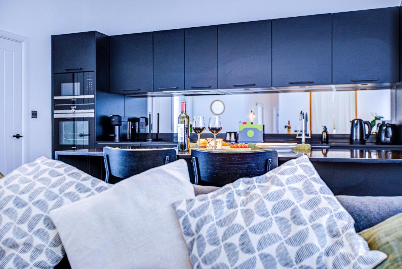 Stunning Penthouse Close To Queen's Park - Mega Fast Internet Leilighet *