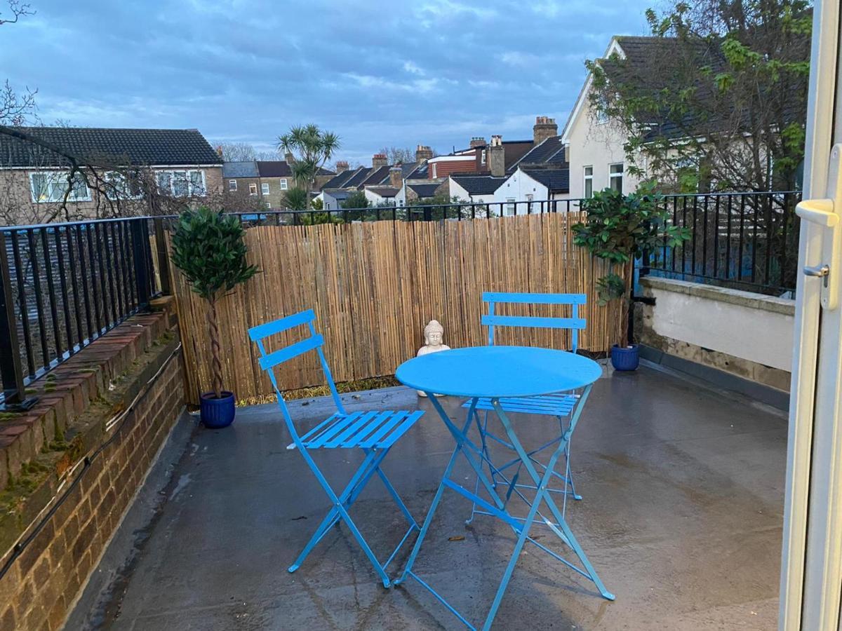 Apartment Spacious Modern 2 Bedroom Flat *