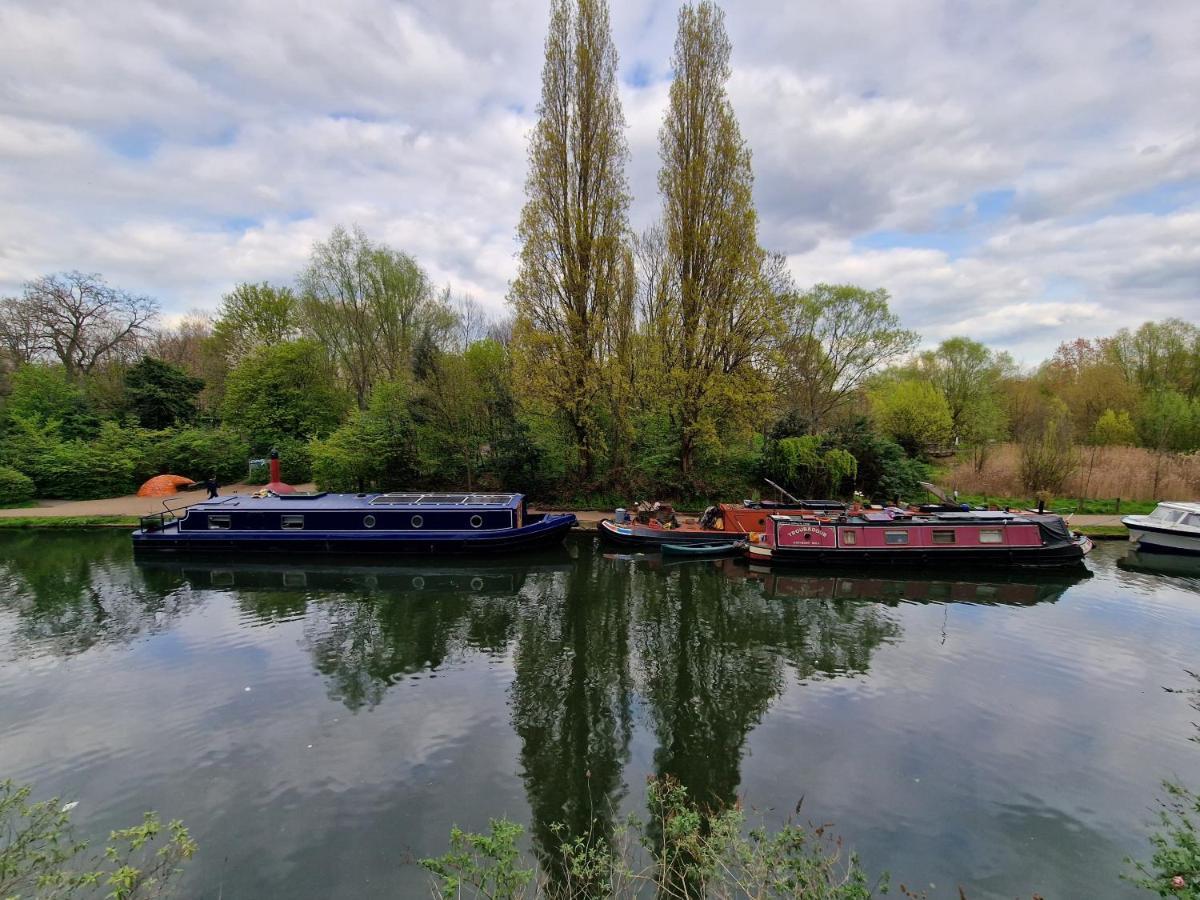 Luxury Canal-front 2 Bedroom Loft Londra