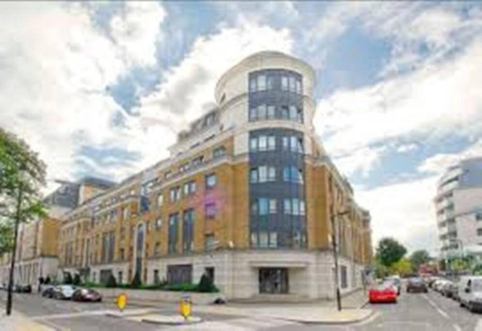Leilighet A 2 Standard Bedrooms Flat London