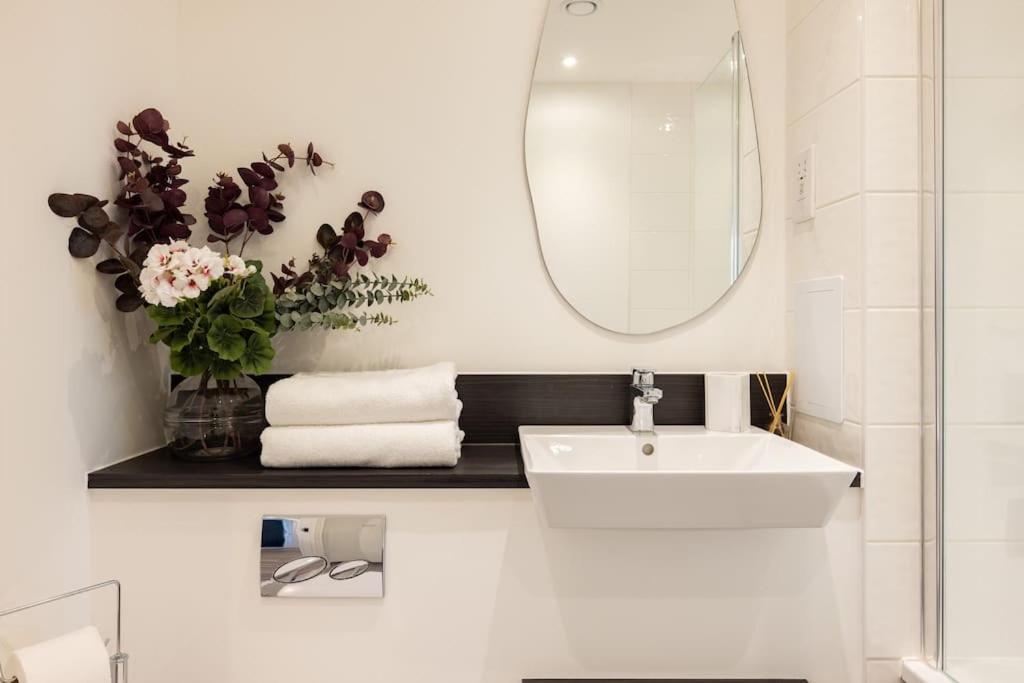 Wild Roses Serviced - Upton Park Londen