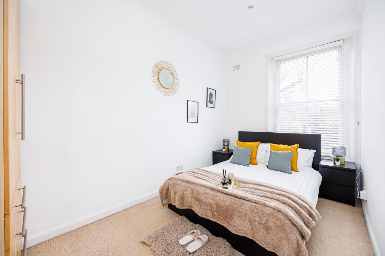 Stylish Opposite Westfields Leilighet London