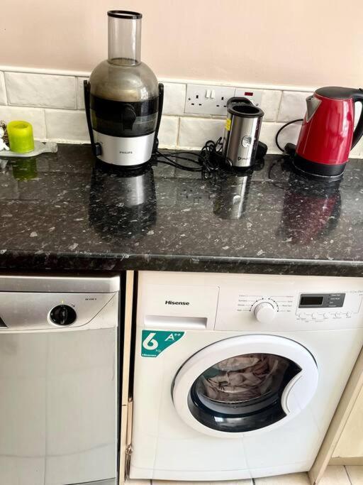 1 Bedroom Near Hyde Park Apartment