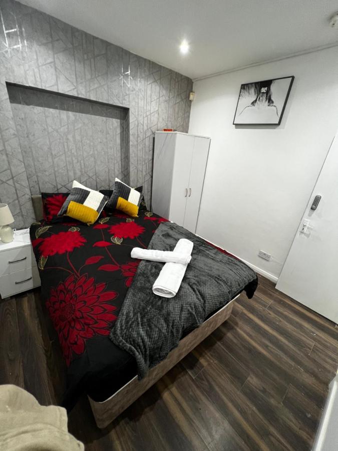 Good Priced Double In Sherperds Bush Guest house London