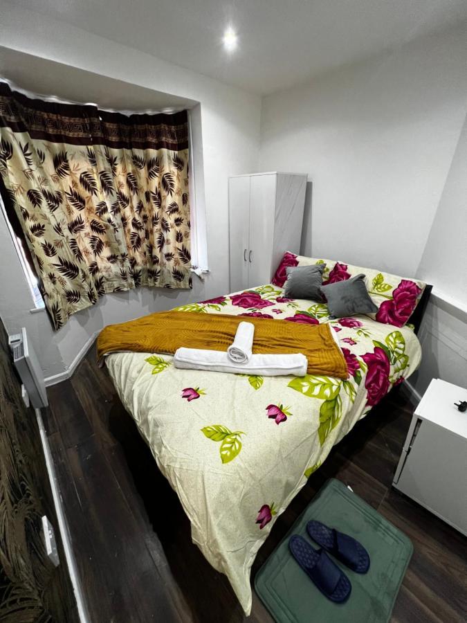 Guest house Good Priced Double In Sherperds Bush *