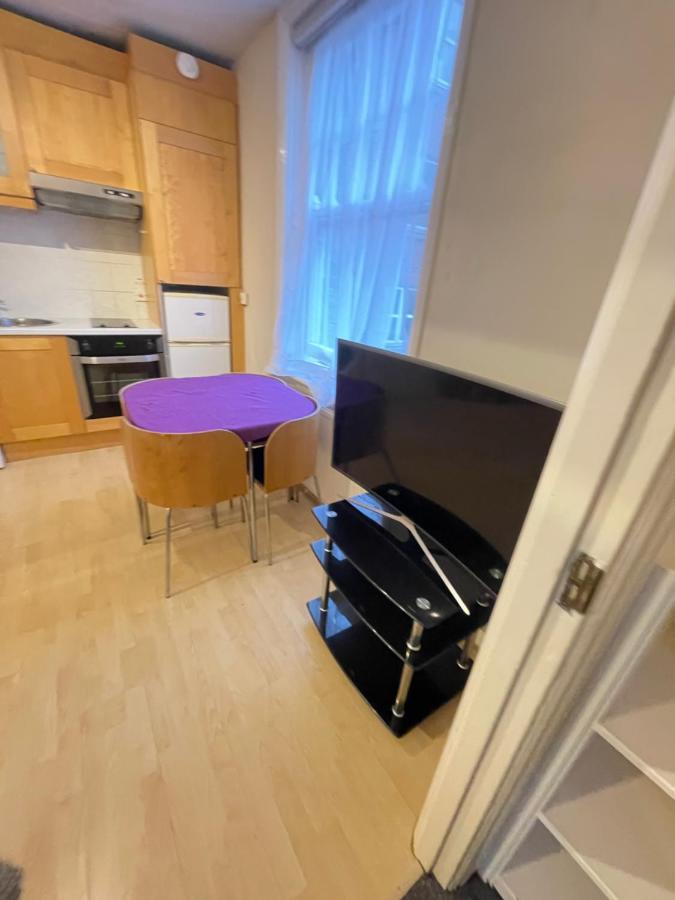 First Floor Lisson Street * Londen