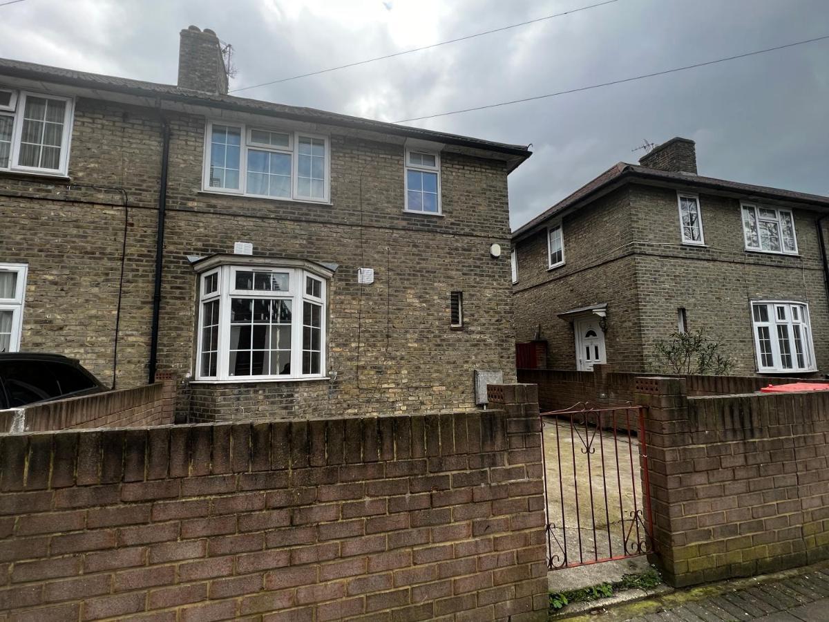 Good Priced Double In Sherperds Bush Guest house