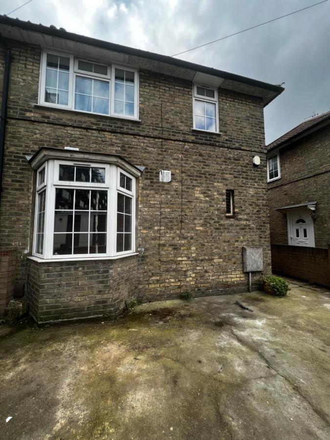 Guest house Good Priced Double In Sherperds Bush