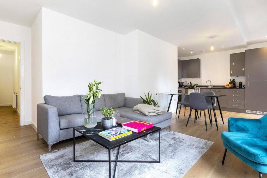 Relax In Beautiful & Cosy -zone 1 *