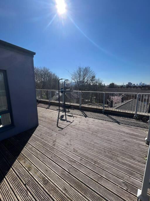 2bed Flat With Great Views * Londra