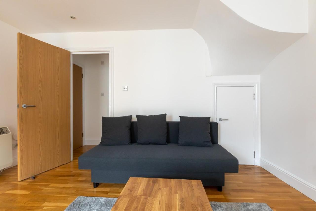 Spaciously Renovated 2bd Flat - Camden Londra