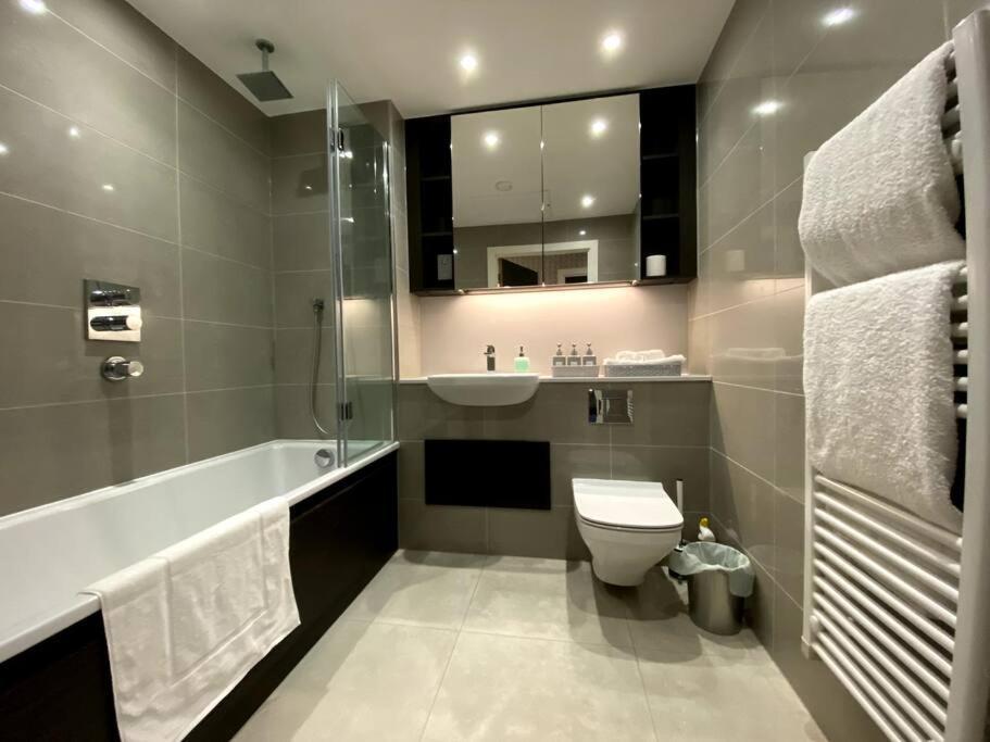 Club White Bridge One Bedroom Londen