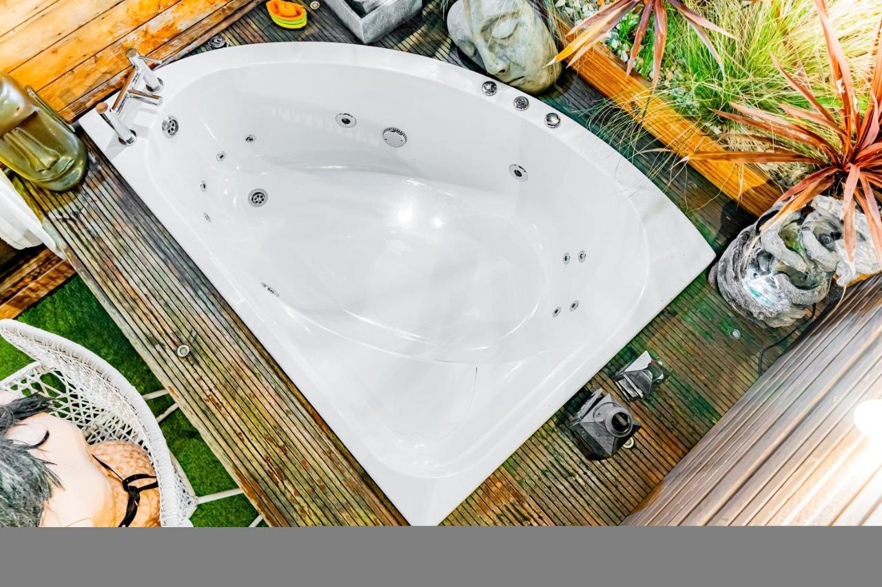 2 Bedroom Roof Terrace With Sauna Jakuzzi And Outdoor Cinema Appartamento *