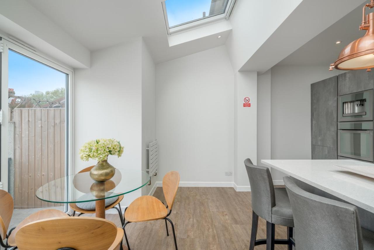 Elegant 3 Bedroom Retreat Minutes From Canary Wharf Londra