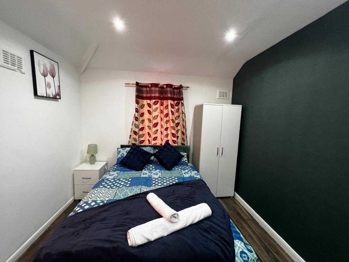 Guest house Good Priced Double In Sherperds Bush