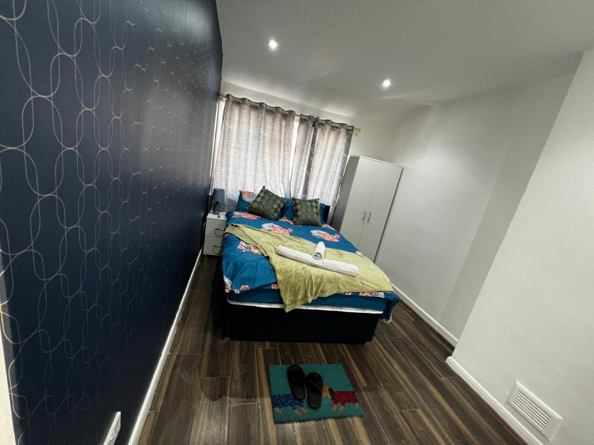 Good Priced Double In Sherperds Bush Guest house *