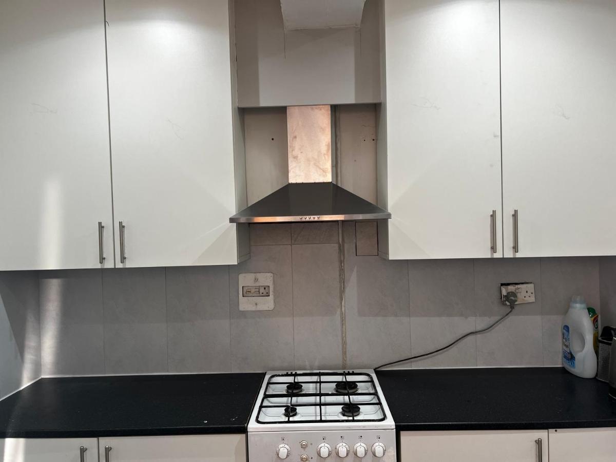 Good Priced Double In Sherperds Bush Guest house