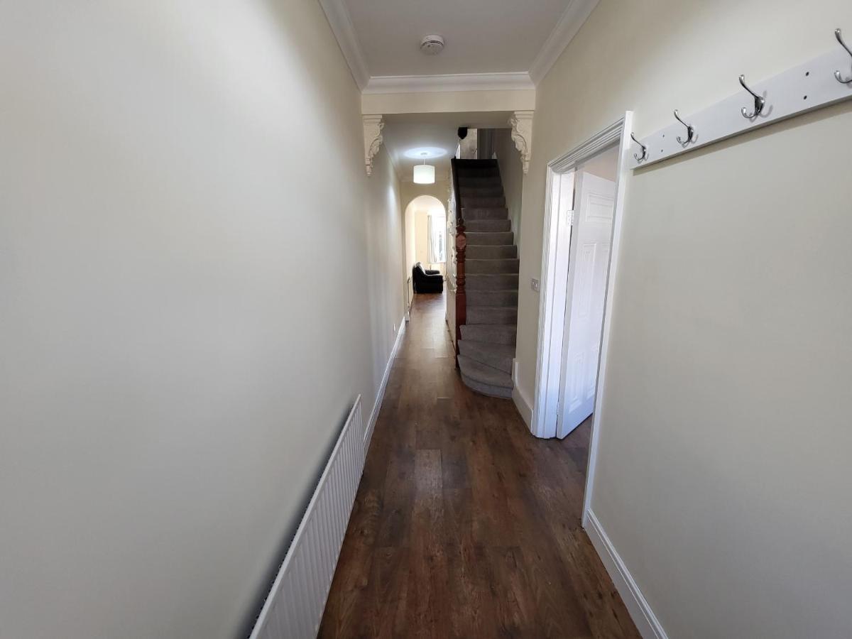 Spacious Central 5 Bedroom House By Tube Station Londra