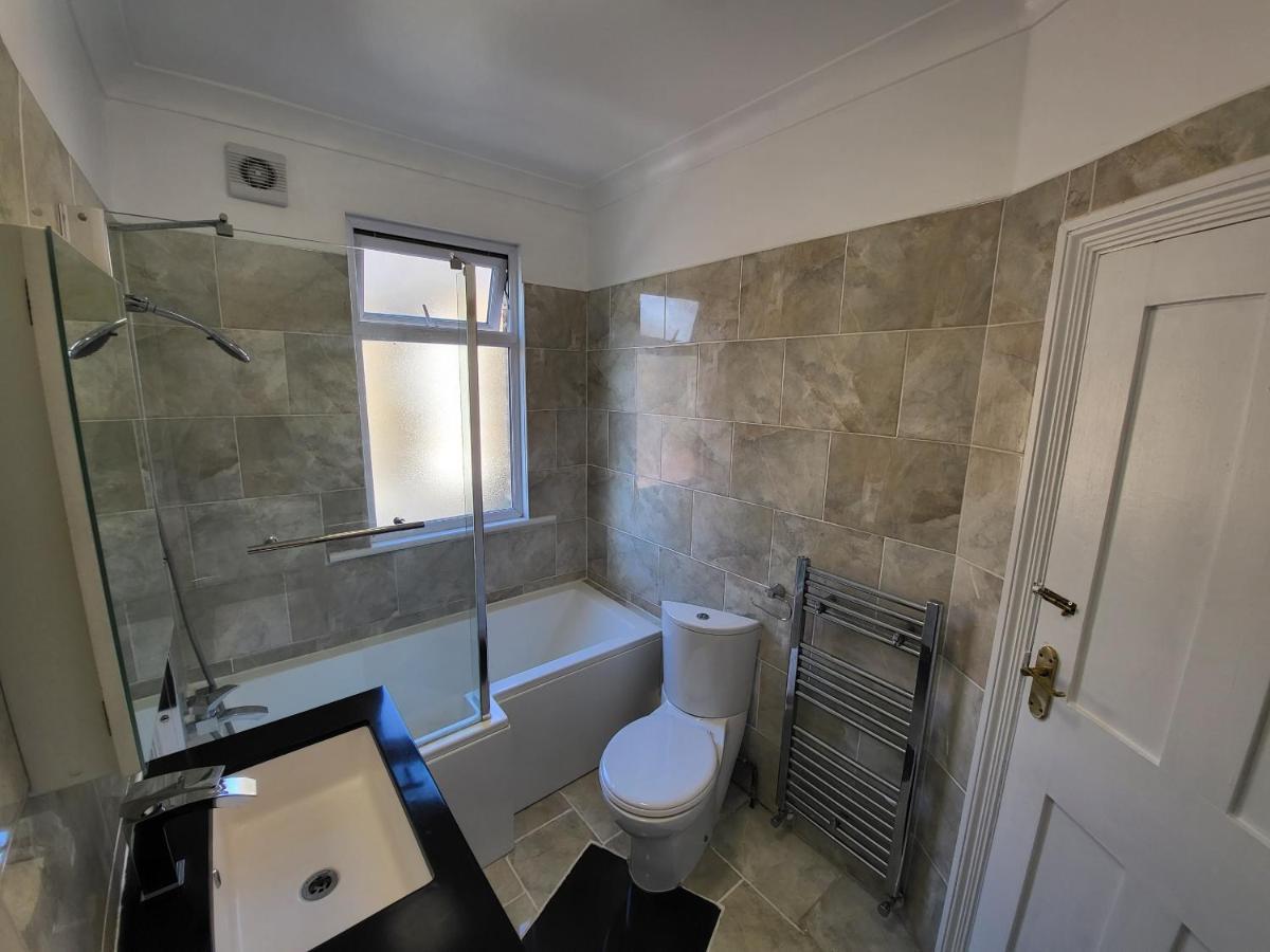 Spacious Central 5 Bedroom House By Tube Station Londra